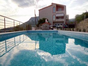 Family friendly apartments with a swimming pool Klis, Split - 17987